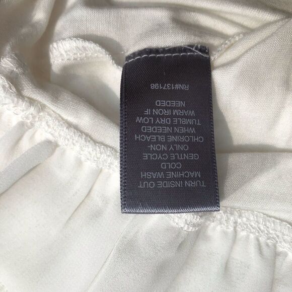 Marled White Top with Ruffled Neck and Bottom Size Small New With Tags - Picture 8 of 11